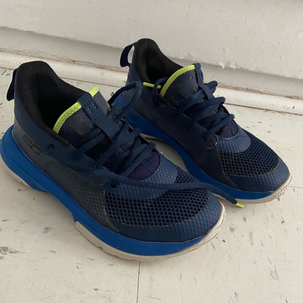 Boys size 1.5 Steph Currys